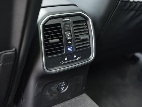 Certified 2026 Porsche Macan Turbo AWD/4WD image 32