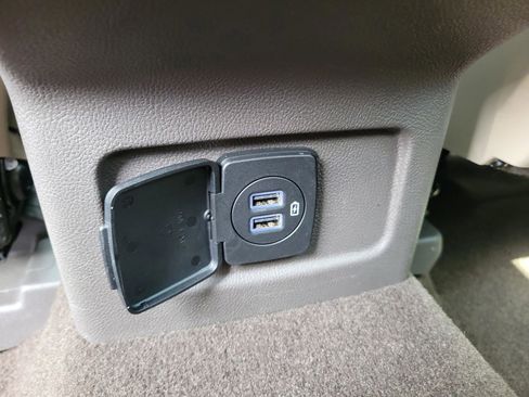 Used 2021 Lincoln Corsair FWD w/ Rear Removable Package Tray image 20