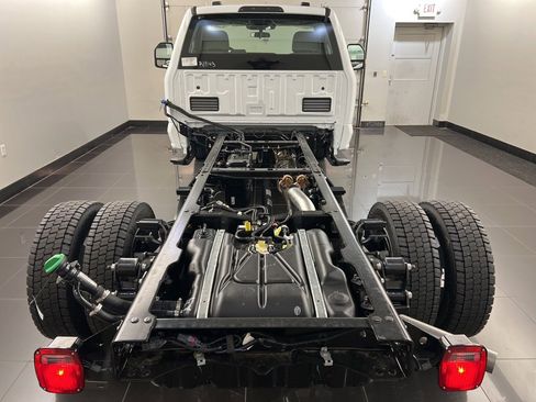 New 2025 Ford F550 4x4 Regular Cab Super Duty image 5