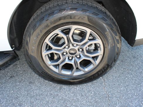 Used 2025 Ford Expedition Active RWD image 11