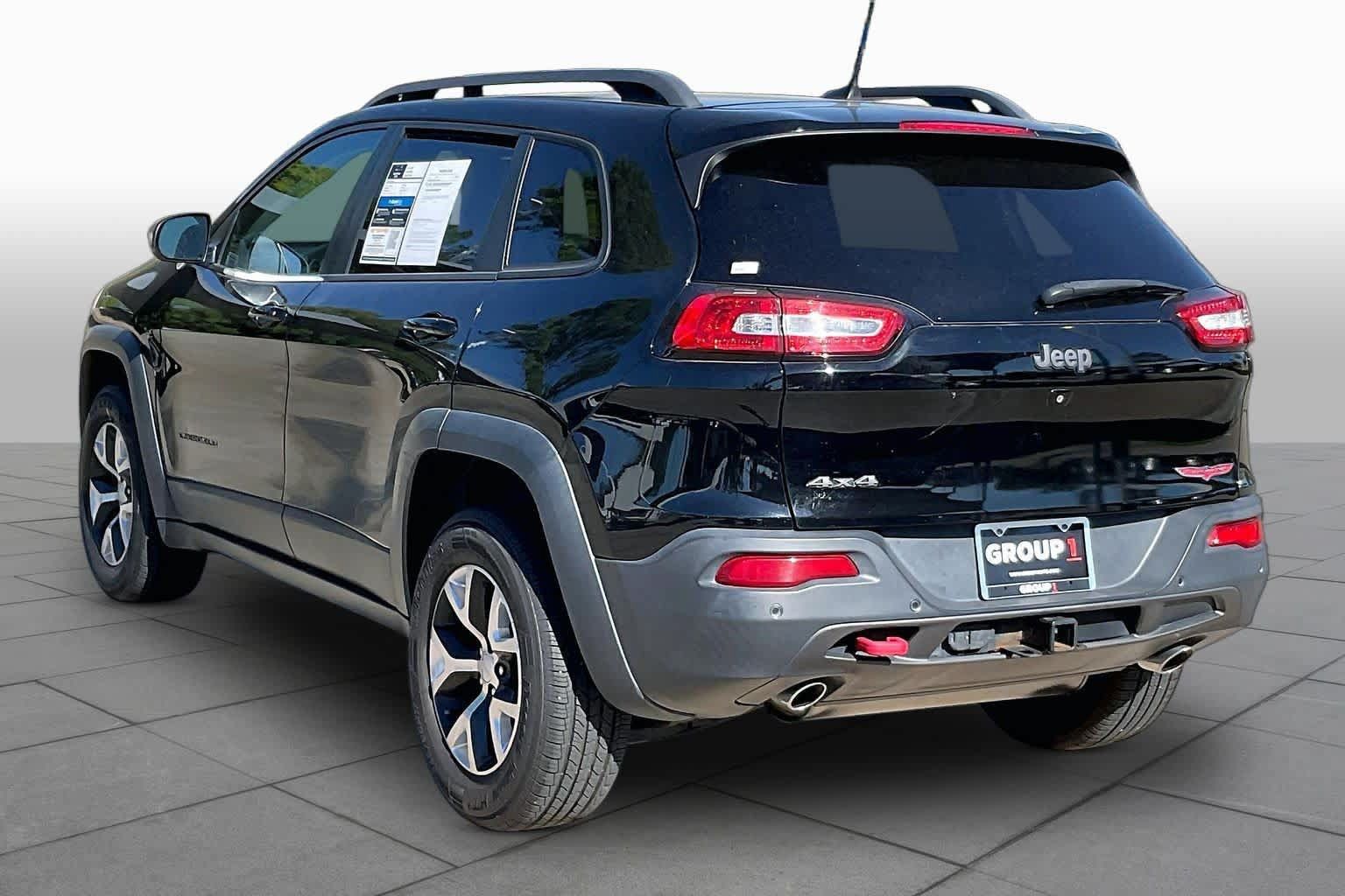 Used 2018 Jeep Cherokee Trailhawk AWD/4WD image 12
