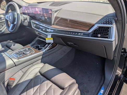 New 2026 BMW X7 xDrive40i w/ M Sport Package AWD/4WD image 9