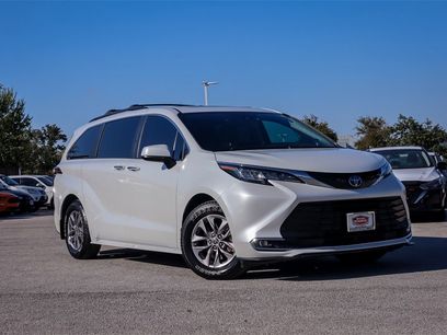 Used 2022 Toyota Sienna XLE