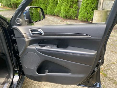 Used 2018 Jeep Grand Cherokee Limited AWD/4WD image 27