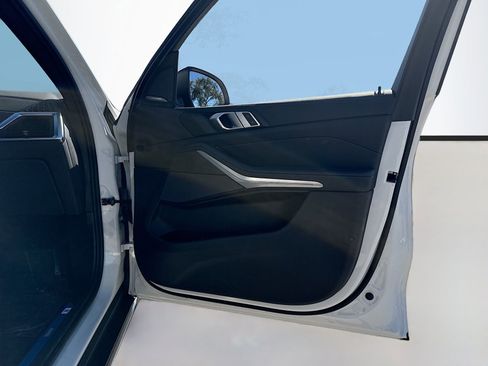 New 2025 BMW X5 xDrive50e w/ Climate Comfort Package image 36