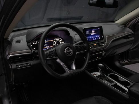 Used 2024 Nissan Altima 2.5 SV image 26
