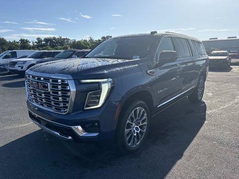 New 2026 GMC Yukon XL Denali w/ Denali Reserve Package AWD/4WD image 7