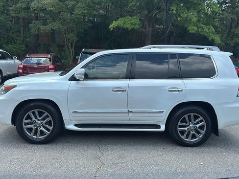 Used 2013 Lexus LX 570 4WD w/ Luxury Pkg image 8