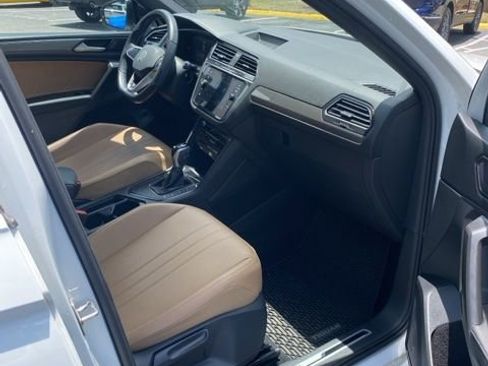 Used 2022 Volkswagen Tiguan SE R-Line FWD image 16