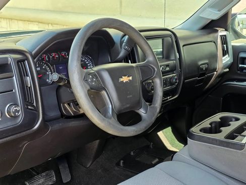 Used 2016 Chevrolet Silverado 1500 Custom w/ Custom Convenience Package RWD image 9