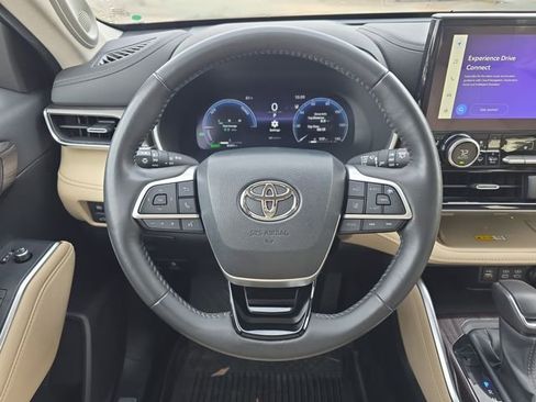 Used 2024 Toyota Highlander Limited image 21
