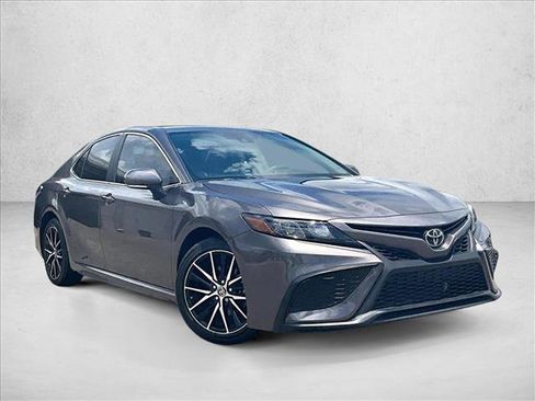 Used 2021 Toyota Camry SE FWD image 11