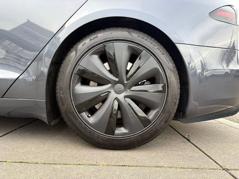 Used 2022 Tesla Model S image 10