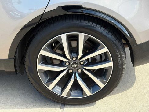 Used 2023 Land Rover Discovery S R-Dynamic AWD/4WD image 9