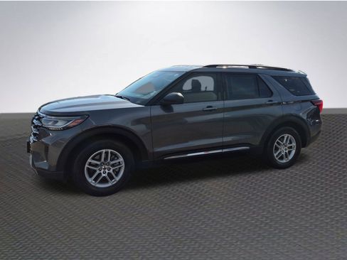 Certified 2025 Ford Explorer Active image 2