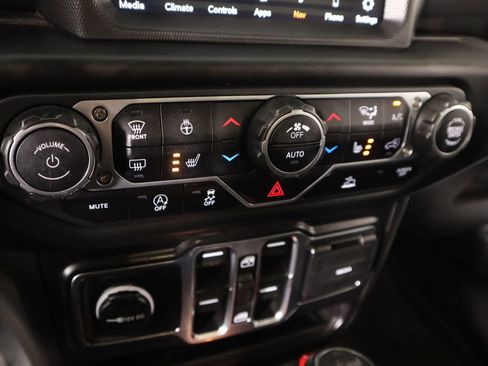 Used 2023 Jeep Wrangler Altitude image 8