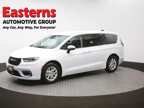 Used 2023 Chrysler Pacifica Touring-L FWD image 58