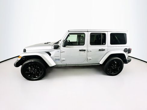 Used 2024 Jeep Wrangler Unlimited Sahara AWD/4WD image 4