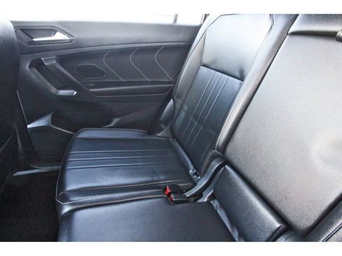 Used 2022 Volkswagen Tiguan SE image 14