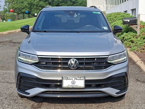 Used 2024 Volkswagen Tiguan SE R-Line AWD/4WD image 2
