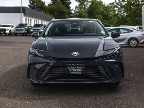 Used 2025 Toyota Camry LE FWD image 5