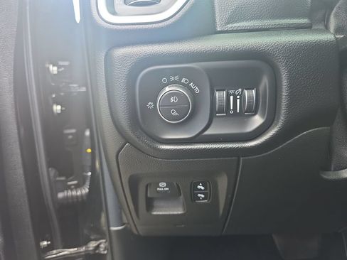 Used 2019 RAM 1500 Big Horn AWD/4WD image 19
