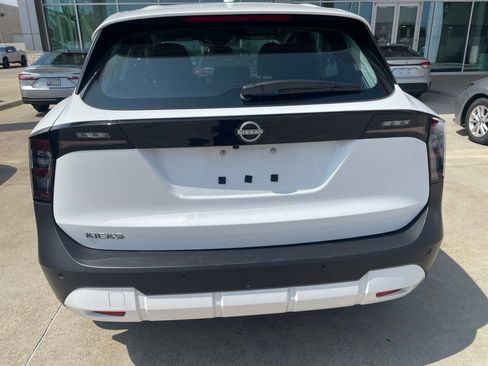 Used 2025 Nissan Kicks S FWD image 11