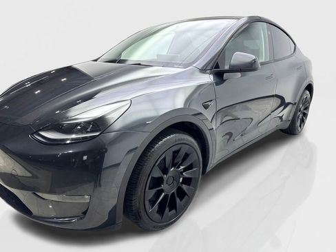 Used 2024 Tesla Model Y Long Range AWD/4WD image 11