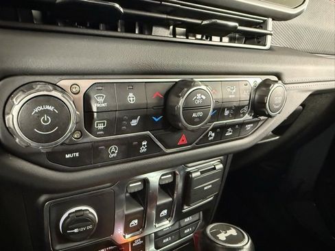 Used 2024 Jeep Wrangler Rubicon image 21