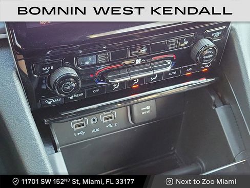 Used 2025 Jeep Grand Cherokee Limited w/ Black Appearance Package image 21