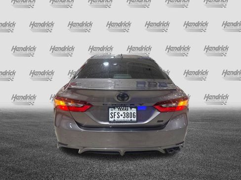 Used 2022 Toyota Camry SE w/ Convenience Package FWD image 10
