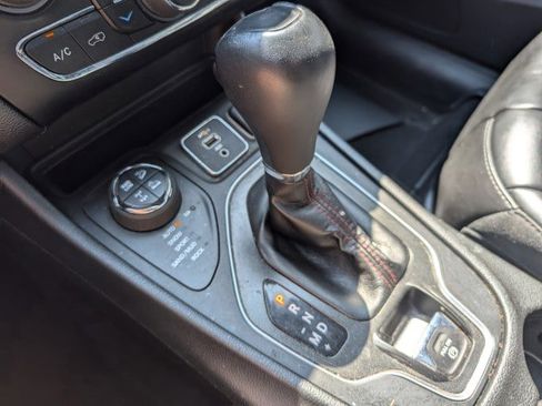 Used 2021 Jeep Cherokee Trailhawk w/ Sun, Sound & Nav Group image 15