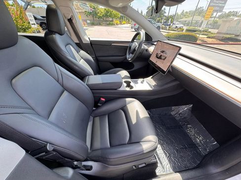 Used 2024 Tesla Model Y Long Range AWD/4WD image 13
