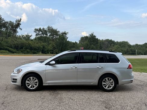 Used 2015 Volkswagen Golf S FWD image 2