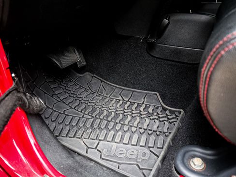 Used 2012 Jeep Wrangler Unlimited Sport AWD/4WD image 16