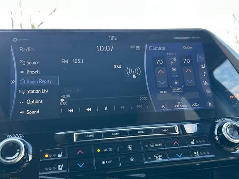 Used 2021 Toyota Highlander Limited image 6