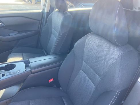 Used 2024 Nissan Rogue SV image 5