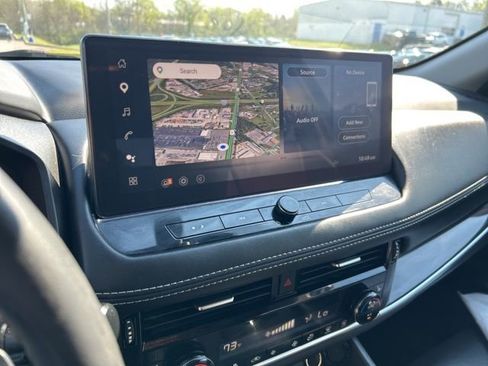 Used 2024 Nissan Rogue SL image 8