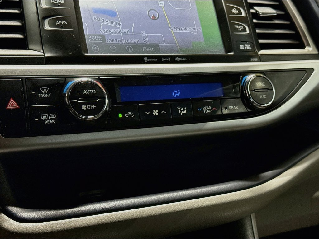 Used 2016 Toyota Highlander XLE AWD/4WD image 16