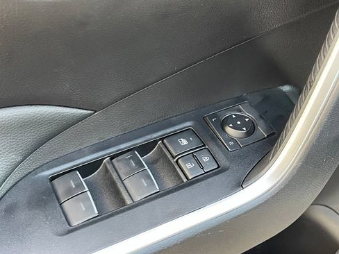 Used 2025 Toyota RAV4 XLE AWD/4WD image 7