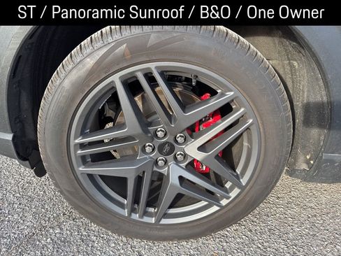 Used 2025 Ford Explorer ST w/ Sun And Sound Package image 4