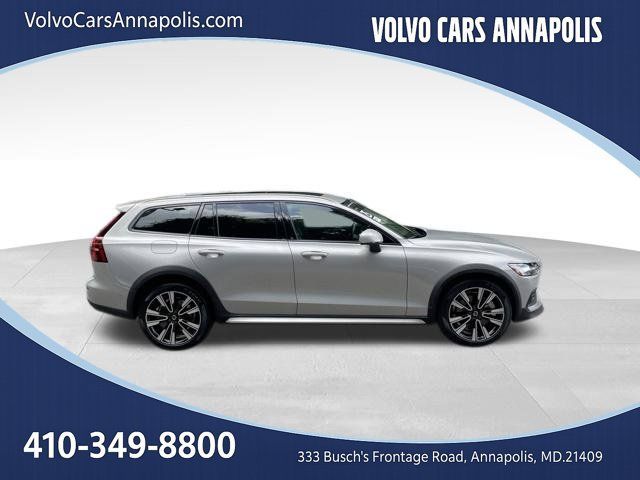 Certified 2025 Volvo V60 B5 Cross Country Ultra AWD/4WD image 9
