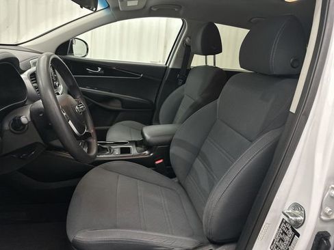Used 2020 Kia Sorento LX image 17
