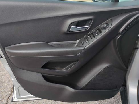 Used 2018 Chevrolet Trax LT w/ LT Convenience Package FWD image 20