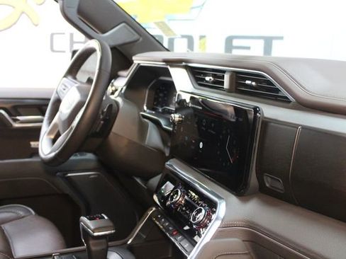 Used 2025 GMC Sierra 1500 Denali AWD/4WD image 10