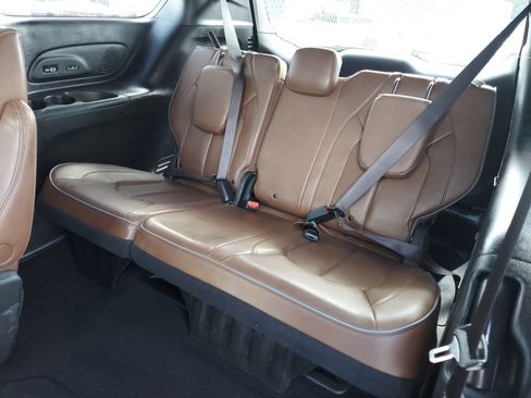 Used 2021 Chrysler Pacifica Limited w/ Uconnect Theater Family Group AWD/4WD image 25