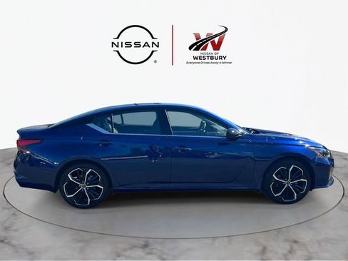 Certified 2023 Nissan Altima 2.5 SR FWD image 5