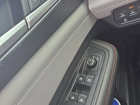 Used 2025 Volkswagen Atlas Peak Edition SE AWD/4WD image 12