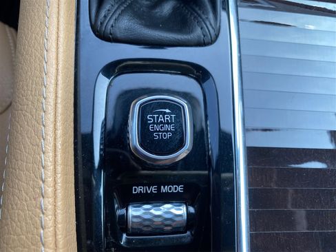 Used 2018 Volvo XC90 T6 Momentum w/ Convenience Package image 40