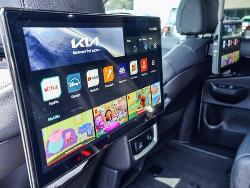 Used 2025 Kia Carnival SX Prestige FWD image 17